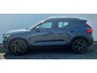 Volvo XC40 2.0 B3 Plus Black Edition MY 2026 -  20” Wielen -  Adaptive Cruise Control -Harman Kardon Audio -  Climate - R7C0 Interieur – Camera achter - PDC voor en achter - Power seats links met memory - Two Tone