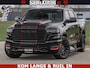 Dodge Ram NIGHT PREMIUM | 426PK | STRIPING | LUCHTVERING | HUD | PANO | 360 CAM | Full Option | LIMITED WHEELS | De Meest Luxe Pick-Up in zijn Klasse | Comfortabele Dubbele Cabine met Royale 5 Zitplaatsen | EERSTE EIGENAAR | SMOKE PACK | BOM VOL |