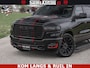 Dodge Ram NIGHT PREMIUM | 426PK | STRIPING | LUCHTVERING | HUD | PANO | 360 CAM | Full Option | LIMITED WHEELS | De Meest Luxe Pick-Up in zijn Klasse | Comfortabele Dubbele Cabine met Royale 5 Zitplaatsen | EERSTE EIGENAAR | SMOKE PACK | BOM VOL |