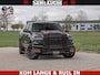 Dodge Ram NIGHT PREMIUM | 426PK | STRIPING | LUCHTVERING | HUD | PANO | 360 CAM | Full Option | LIMITED WHEELS | De Meest Luxe Pick-Up in zijn Klasse | Comfortabele Dubbele Cabine met Royale 5 Zitplaatsen | EERSTE EIGENAAR | SMOKE PACK | BOM VOL |
