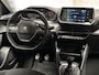 Peugeot 2008 1.2 PureTech Sport (APPLE CARPLAY, NAVIGATIE, LANE ASSIST, SPORTSTOELEN, PARKEERSENSOREN, CRUISE, NIEUWSTAAT)