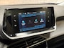 Peugeot 2008 1.2 PureTech Sport (APPLE CARPLAY, NAVIGATIE, LANE ASSIST, SPORTSTOELEN, PARKEERSENSOREN, CRUISE, NIEUWSTAAT)