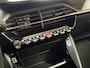 Peugeot 2008 1.2 PureTech Sport (APPLE CARPLAY, NAVIGATIE, LANE ASSIST, TREKHAAK, PARKEERSENSOREN, SPORTSTOELEN, CRUISE, NIEUWE APK, NIEUWSTAAT)