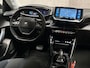 Peugeot 2008 1.2 PureTech Allure Sport 131Pk Automaat (VIRTUAL COCKPIT, APPLE CARPLAY, GROOT NAVI, 360 CAMERA, KEYLESS, SPORTSTOELEN, GETINT GLAS, LEDER, NIEUWE APK, NIEUWSTAAT)