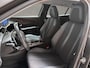 Peugeot 2008 1.2 PureTech Allure Sport 131Pk Automaat (VIRTUAL COCKPIT, APPLE CARPLAY, GROOT NAVI, 360 CAMERA, KEYLESS, SPORTSTOELEN, GETINT GLAS, LEDER, NIEUWE APK, NIEUWSTAAT)