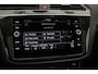 Volkswagen Tiguan R-Line Business+ 1.5 TSI 150pk DSG Automaat Trekhaak, Panoramadak, Adaptive cruise control, Black style, Achteruitrijcamera, LED matrix koplampen