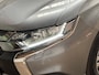 Mitsubishi Outlander 2.4 PHEV Deluxe 225Pk Automaat (NAVIGATIE, CAMERA, STOELVERWARMING, GETINT GLAS, SPORTSTOELEN, CRUISE, NIEUWE APK, NIEUWSTAAT)
