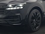 Volkswagen Touareg 3.0 TSi 4MOTION R PHEV 462pk Dealer O.H. | Luchtvering | Trekhaak Af Fabriek | Panodak | Adaptive Cruise | Lederen Sportstoelen Memory & Verwarmd | Camera | 21"L.M | Stuur Verwarmd | Keyless | Apple Carplay | Blis | Plug In Hybrid |
