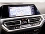 BMW 3-Serie 318i Sportline 156Pk Automaat (VIRTUAL COCKPIT, DEALER ONDERHOUDEN, GROOT NAVI, LEDER, ZWART HEMEL, SPORTSTOELEN, GETINT GLAS, SFEERVERLICHTING, PARKEERSENSOREN, NIEUWE APK, NIEUWSTAAT)