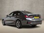 BMW 3-Serie 318i Sport Line 156Pk Automaat (VIRTUAL COCKPIT, DEALER ONDERHOUDEN, GROOT NAVI, LEDER, ZWART HEMEL, SPORTSTOELEN, GETINT GLAS, SFEERVERLICHTING, PARKEERSENSOREN, NIEUWE APK, NIEUWSTAAT)