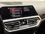 BMW 3-Serie 318i Sport Line 156Pk Automaat (VIRTUAL COCKPIT, DEALER ONDERHOUDEN, GROOT NAVI, LEDER, ZWART HEMEL, SPORTSTOELEN, GETINT GLAS, SFEERVERLICHTING, PARKEERSENSOREN, NIEUWE APK, NIEUWSTAAT)