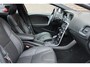 Volvo V40 T3 Polar+ Sport | Lichtmetalen Velgen 17" | Lederenbekleding | Harman/Kardon Audiosysteem | Electronic Climate Controle | Voorstoelen Verwarmend | Cruise Control | Leyless Entry+ Keyless Start | LED koplampen | Navigatiesysteem Full Map + Hard Disk | Panoramadak |