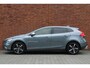 Volvo V40 T3 Polar+ Sport | Lichtmetalen Velgen 17" | Lederenbekleding | Harman/Kardon Audiosysteem | Electronic Climate Controle | Voorstoelen Verwarmend | Cruise Control | Leyless Entry+ Keyless Start | LED koplampen | Navigatiesysteem Full Map + Hard Disk | Panoramadak |