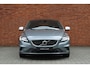Volvo V40 T3 Polar+ Sport | Lichtmetalen Velgen 17" | Lederenbekleding | Harman/Kardon Audiosysteem | Electronic Climate Controle | Voorstoelen Verwarmend | Cruise Control | Leyless Entry+ Keyless Start | LED koplampen | Navigatiesysteem Full Map + Hard Disk | Panoramadak |