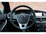 Volvo V40 T3 Polar+ Sport | Lichtmetalen Velgen 17" | Lederenbekleding | Harman/Kardon Audiosysteem | Electronic Climate Controle | Voorstoelen Verwarmend | Cruise Control | Leyless Entry+ Keyless Start | LED koplampen | Navigatiesysteem Full Map + Hard Disk | Panoramadak |