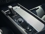 Volvo XC60 2.0 T6 Plug-in Hybrid AWD R-Design | PHEV | Achteruitrijcamera | Keyless Entry | Navigatie | Panoramadak | Sportstoelen | Stoelverwarming | Cruise Control Adaptief | Parkeersensoren