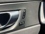 Volvo XC60 2.0 T6 Plug-in Hybrid AWD R-Design | Trekhaak | Panoramadak | Achteruitrijcamera | Keyless Entry | Navigatie | Sportstoelen | Stoelverwarming | Cruise Control Adaptief | Parkeersensoren |