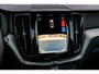 Volvo XC60 2.0 T6 Plug-in hybrid AWD Plus Dark | Trekhaak | Long range | Donker Glas | Adaptieve Cruise Control | Parkeer Camera | Panoramadak | Stoel/stuurverwarming | Elektr. verstelbare voorstoelen | Sportstoelen |