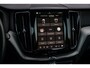 Volvo XC60 2.0 T6 Plug-in hybrid AWD Plus Dark | Trekhaak | Long range | Donker Glas | Adaptieve Cruise Control | Parkeer Camera | Panoramadak | Stoel/stuurverwarming | Elektr. verstelbare voorstoelen | Sportstoelen |