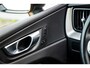 Volvo XC60 2.0 T6 Plug-in hybrid AWD Plus Dark | Trekhaak | Long range | Donker Glas | Adaptieve Cruise Control | Parkeer Camera | Panoramadak | Stoel/stuurverwarming | Elektr. verstelbare voorstoelen | Sportstoelen |
