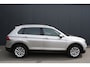 Volkswagen Tiguan 1.5 TSI ACT Comfortline Business - RIJKLAAR - NAVIGATIE - PDC - TREKHAAK - 2e EIGENAAR