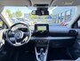 Toyota Yaris 1.5 Hybrid 115 BI-TONE KEYLESS HUD LM-VELGEN PARK-SENSOREN CAMERA BLUETOOTH DRAADLOOS-LADEN APPLE/ANDROID AD-CRUISE DAB+