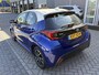 Toyota Yaris 1.5 Hybrid 115 BI-TONE KEYLESS HUD LM-VELGEN PARK-SENSOREN CAMERA BLUETOOTH DRAADLOOS-LADEN APPLE/ANDROID AD-CRUISE DAB+