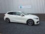 BMW 1-Serie 118i High Executive / Camera / stuur en stoel verw. / Carplay