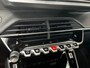 Peugeot e-2008 Allure Pack EV 3-FASEN 50kWh 136pk | SCHUIF/KANTELDAK | 360° CAMERA | STOELVERW. | ALL SEASON | CRUISE | DAB+ | NAVI |