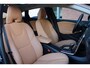 Volvo V40 Cross Country T3 Polar+ Luxury | Trekhaak | Panoramadak | Cruise Control | Navigatie | Bluetooth Telefonie & Multimedia | Verwarmbare Voorstoelen | Harman Kardon | Extra Getint Glas