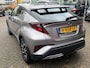 Toyota C-HR / C-HR+ 2.0 HYBRID DYNAMIC TREKHAAK 4S-BANDEN NAVI PARK-SENSOREN 18''LMV APPLE/ANDROID CAMERA BLUETOOTH NL-AUTO AD-CRUISE