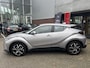 Toyota C-HR / C-HR+ 2.0 HYBRID DYNAMIC TREKHAAK 4S-BANDEN NAVI PARK-SENSOREN 18''LMV APPLE/ANDROID CAMERA BLUETOOTH NL-AUTO AD-CRUISE