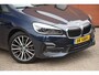 BMW 2-Serie Active Tourer 218i Sportline Trekhaak/Shadowline/18 Inch/Camera/Stoelverwarmin