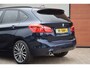 BMW 2-Serie Active Tourer 218i Sportline Trekhaak/Shadowline/18 Inch/Camera/Stoelverwarmin