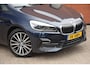 BMW 2-Serie Active Tourer 218i Sportline Trekhaak/Shadowline/18 Inch/Camera/Stoelverwarmin