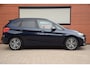 BMW 2-Serie Active Tourer 218i Sportline Trekhaak/Shadowline/18 Inch/Camera/Stoelverwarmin
