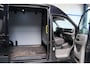 Volkswagen Crafter 35 2.0 TDI L3H3 Highline Automaat - N.A.P. Airco, Cruise, PDC, Navi, Carplay, Camera, Trekhaak.
