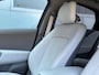 Hyundai Ioniq 6 Connect 77.4 kWh / SOH 100% /Lederen bekleding / Fabrieksgarantie tot 11-2028 / CCS snellader / Elektrisch verstelbare stoel  / Stuur-, Stoel & Achterbankverwarming / warmtepomp / Trekgewicht 1500 kg / Keyless Entry/Start /