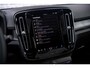 Volvo EC40 Single Motor Plus Black Edition Europa 70 kWh | Panoramadak | Parkeer Camera | Adaptieve Cruise Control | Harman/Kardon | Achterbank Verwarming | Warmtepomp |