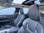 Volvo V60 2.0 B4 Inscription | Trekhaak | Harman Kardon Audio | Panoramadak | Achteruitrijcamera | Keyless Entry | Elektrische Achterklep | Lederen Bekleding | Lichtmetalen Velgen 19 inch | Navigatie | Apple Carplay | Android Auto