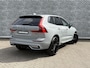 Volvo XC60 T6 Plug-in hybrid AWD Plus Black Edition | Facelift | Harman Kardon Audio | Head-up Display | 360 Graden Camera | Panoramadak | Lichtmetalen Velgen 21 inch | Elektrisch Verstelbare Voorstoelen | Keyless Entry | BLIS