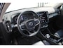 Volvo XC40 1.5 T4 Recharge Inscription | Panoramadak | Elek. bed. voorstoelen met geheugen | Semi elek. trekhaak | Verwarmbare voorstoelen | Verwarmbaar stuurwiel | 360 graden camera | Verwarmbare achterbank | Keyless entry | Premium audio by Harman Kardon | Adaptive cruise control | Blind spot | Elektrische achterklep | Apple carplay |