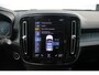 Volvo XC40 1.5 T4 Recharge Inscription | Panoramadak | Elek. bed. voorstoelen met geheugen | Semi elek. trekhaak | Verwarmbare voorstoelen | Verwarmbaar stuurwiel | 360 graden camera | Verwarmbare achterbank | Keyless entry | Premium audio by Harman Kardon | Adaptive cruise control | Blind spot | Elektrische achterklep | Apple carplay |
