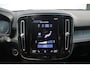 Volvo XC40 1.5 T4 Recharge Inscription | Panoramadak | Elek. bed. voorstoelen met geheugen | Semi elek. trekhaak | Verwarmbare voorstoelen | Verwarmbaar stuurwiel | 360 graden camera | Verwarmbare achterbank | Keyless entry | Premium audio by Harman Kardon | Adaptive cruise control | Blind spot | Elektrische achterklep | Apple carplay |