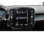 Volvo XC40 1.5 T4 Recharge Inscription | Panoramadak | Elek. bed. voorstoelen met geheugen | Semi elek. trekhaak | Verwarmbare voorstoelen | Verwarmbaar stuurwiel | 360 graden camera | Verwarmbare achterbank | Keyless entry | Premium audio by Harman Kardon | Adaptive cruise control | Blind spot | Elektrische achterklep | Apple carplay |
