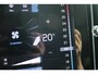 Volvo XC40 1.5 T4 Recharge Inscription | Panoramadak | Elek. bed. voorstoelen met geheugen | Semi elek. trekhaak | Verwarmbare voorstoelen | Verwarmbaar stuurwiel | 360 graden camera | Verwarmbare achterbank | Keyless entry | Premium audio by Harman Kardon | Adaptive cruise control | Blind spot | Elektrische achterklep | Apple carplay |