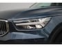 Volvo XC40 1.5 T4 Recharge Inscription | Panoramadak | Elek. bed. voorstoelen met geheugen | Semi elek. trekhaak | Verwarmbare voorstoelen | Verwarmbaar stuurwiel | 360 graden camera | Verwarmbare achterbank | Keyless entry | Premium audio by Harman Kardon | Adaptive cruise control | Blind spot | Elektrische achterklep | Apple carplay |