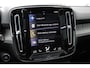 Volvo XC40 1.5 T4 Recharge Inscription | Panoramadak | Elek. bed. voorstoelen met geheugen | Semi elek. trekhaak | Verwarmbare voorstoelen | Verwarmbaar stuurwiel | 360 graden camera | Verwarmbare achterbank | Keyless entry | Premium audio by Harman Kardon | Adaptive cruise control | Blind spot | Elektrische achterklep | Apple carplay |