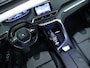 Peugeot 5008 1.2 PureTech Allure Sport (PANORAMADAK,APPLE CARPLAY,NAVI,CAMERA,GETINT,ELEKTRISCHE STOELEN,SPORTSTOELEN,LM VELGEN)