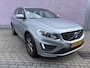 Volvo XC60 2.0 T5 FWD R-Design | Panoramadak | Lederen Bekleding | Navigatie | Bi-Xenon Adaptief | Achteruitrijcamera | Parkeersensoren | Trekhaak | Elektrische Achterklep